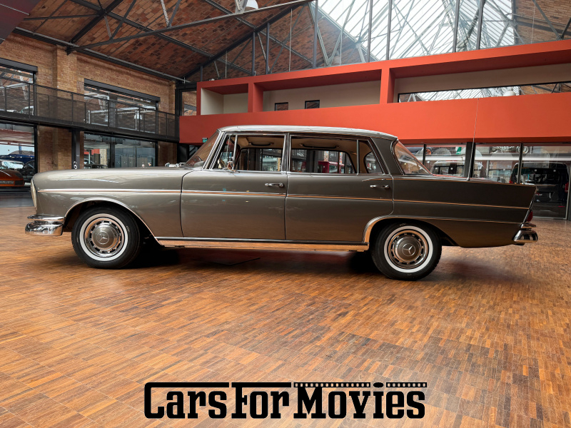 CarsForMovies | Mercedes Benz 400 SE lang Königsflosse W112 1964 Deutschland Grau Beige Zivilfahrzeug Limousine DE - Berlin 7697 